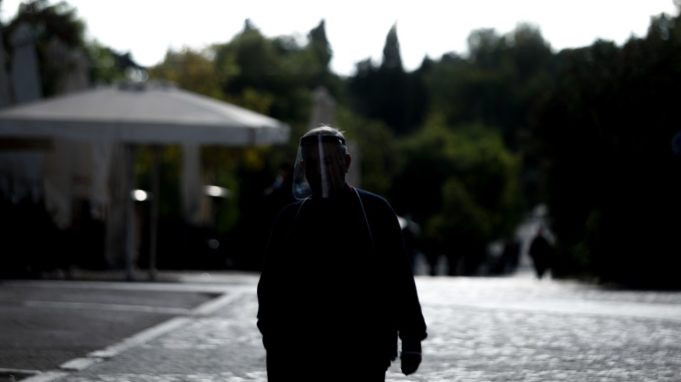 Σε ισχύ από σήμερα το καθολικό lockdown: Χαρδαλιάς: «Σαρωτικοί έλεγχοι με διπλάσια πρόστιμα» –  Έρημη πόλη η Αθήνα (videos, pics)