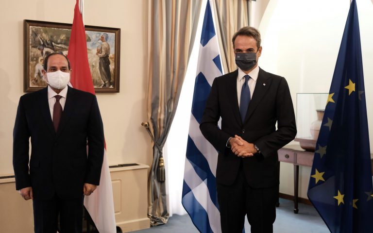 Στην Αθήνα ο Αιγύπτιος πρόεδρος ύστερα από πρόσκληση της ΠτΔ – Θα συναντηθεί με Μητσοτάκη (pics)