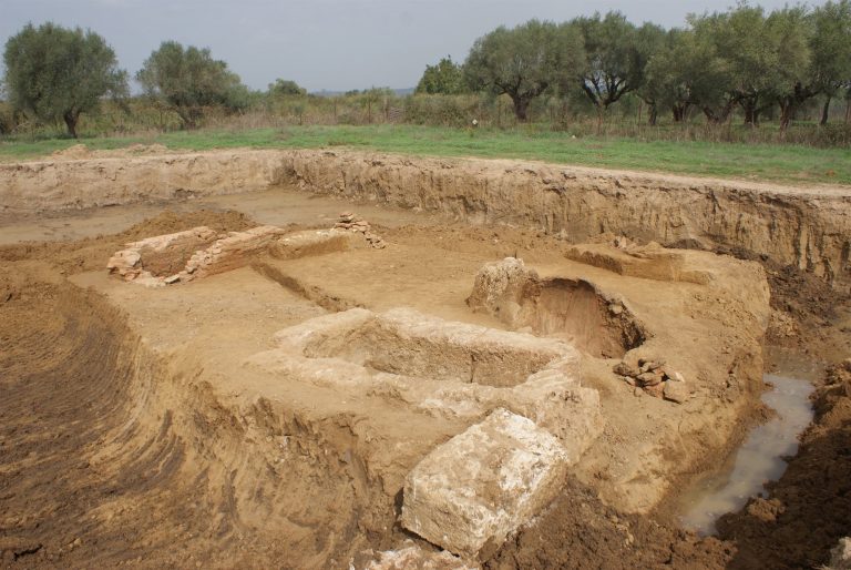 Υπ. Πολιτισμού: Οκτώ τάφοι ανακαλύφθηκαν σε ανασκαφές της Εφορείας Αρχαιοτήτων στην Ηλεία (pics)