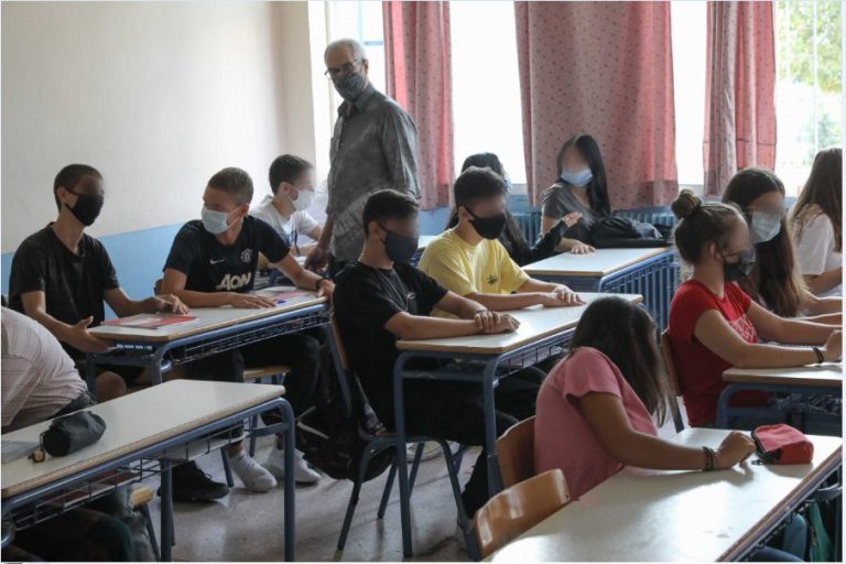 Πέτσας: «Στο πρώτο πενθήμερο Ιανουαρίου οι αποφάσεις για το άνοιγμα των σχολείων» – Το σχέδιο Κεραμέως