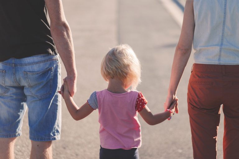 Νομοσχέδιο για το οικογενειακό δίκαιο – Τι προβλέπει για διαζύγια και επιμέλεια παιδιών