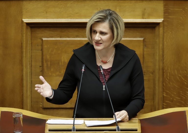 Η Μαριλένα Σούκουλη-Βιλιάλη βουλευτής Κορινθίας εύχεται στο parataxi.gr