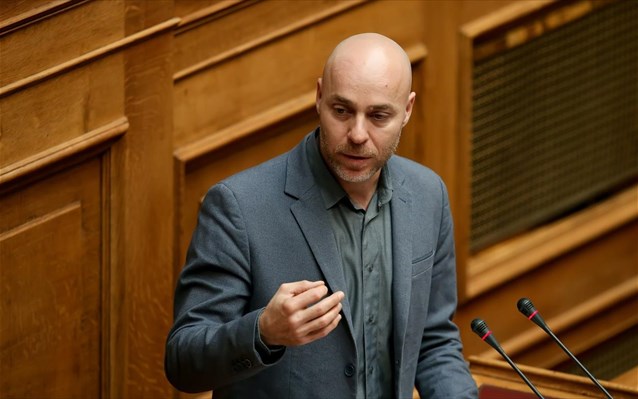 Ο Γιώργος Αμυράς Βουλευτής Ιωαννίνων εύχεται στο Parataxi.gr