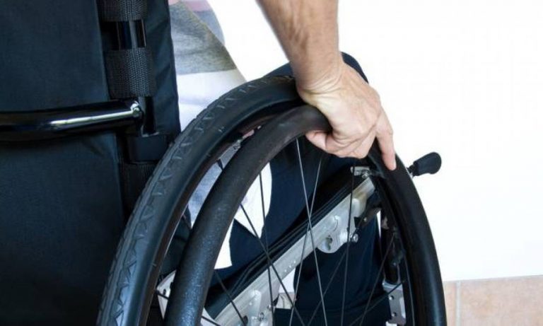 Αναπηρικές συντάξεις: Παράταση καταβολής έως 30 Απριλίου για τους δικαιούχους που θα επανεξεταστούν από τα ΚΕΠΑ
