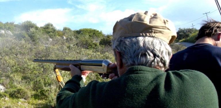 Νέες διατάξεις περί κατοχής όπλων – Τι πρέπει να γνωρίζουν κυνηγοί και συλλέκτες