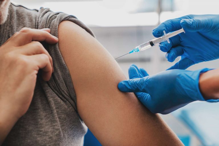 Καθησυχαστικός ο Κοντοζαμάνης για την καθυστέρηση της Pfizer: «Διασφαλισμένη η β’ δόση σε όσους έχουν εμβολιαστεί»