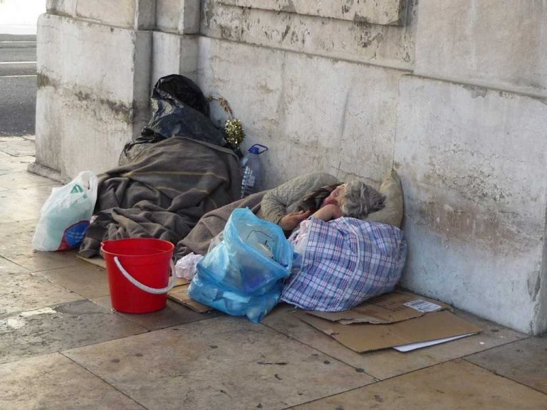 Δήμος Πειραιά: Θερμαινόμενος χώρος αστέγων με αυστηρά μέτρα κατά του κορονοϊού