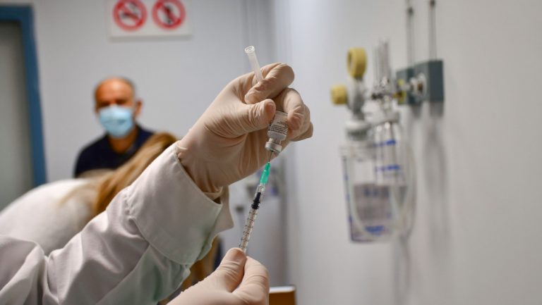 Κορονοϊός: Από 20 Ιανουαρίου οι εμβολιασμοί σε 144 εμβολιαστικά κέντρα