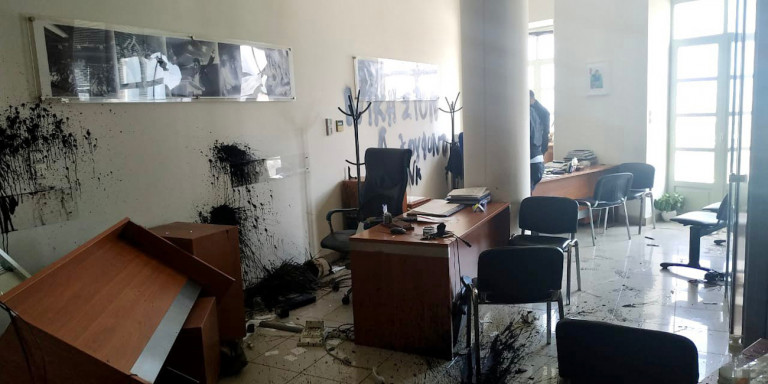 Βανδαλισμοί στο πολιτικό γραφείο του Λ. Αυγενάκη στο Ηράκλειο – Χρ. Ταραντίλης: «Οι επιθέσεις τους πέφτουν στο κενό» (pics)