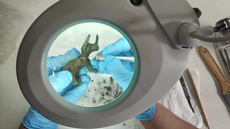 Τυχαία αποκάλυψη χάλκινου ειδωλίου ταύρου στον Αρχαιολογικό Χώρο Ολυμπίας