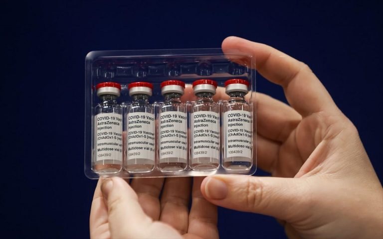 EMA: «Δεν υπάρχει κίνδυνος που να συνδέεται με την ηλικία για το εμβόλιο της AstraZeneca»