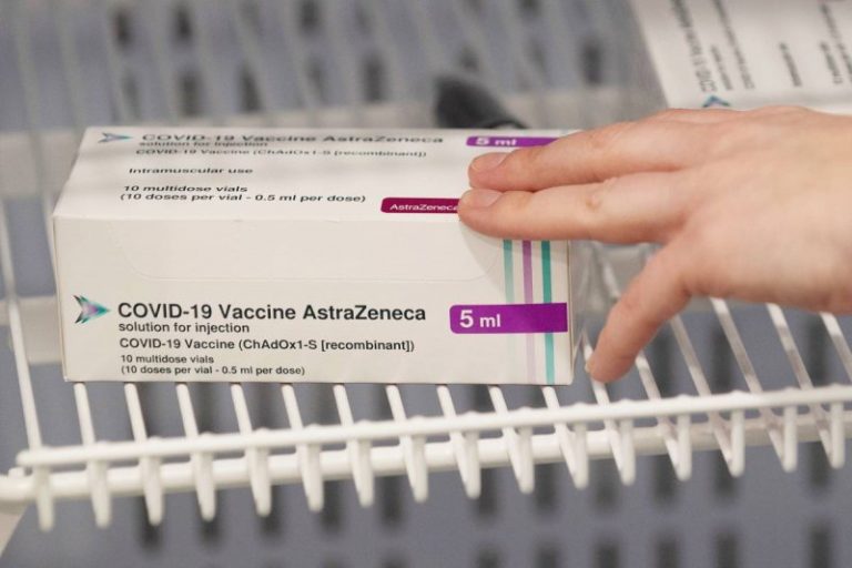 Διαψεύδει ο ΕΟΦ απόσυρση παρτίδας του εμβολίου της AstraZeneca στην Ελλάδα