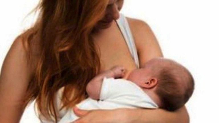 Έρευνα – κορονοϊός: Αντισώματα από τα εμβόλια περνάνε από τη μητέρα στο μητρικό γάλα
