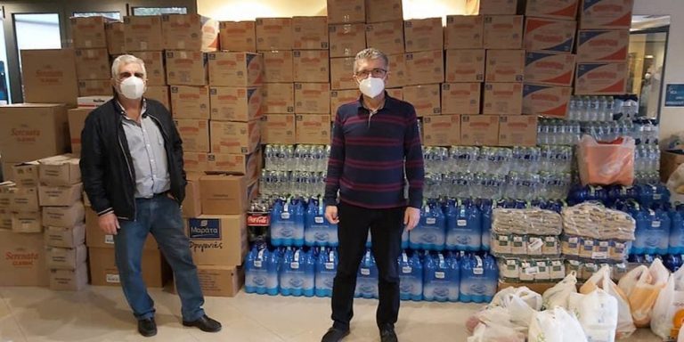 Θεσσαλία: Πάνω από 10 τόνους τροφίμων παρέδωσε η ΝΔ στα σεισμόπληκτα χωριά