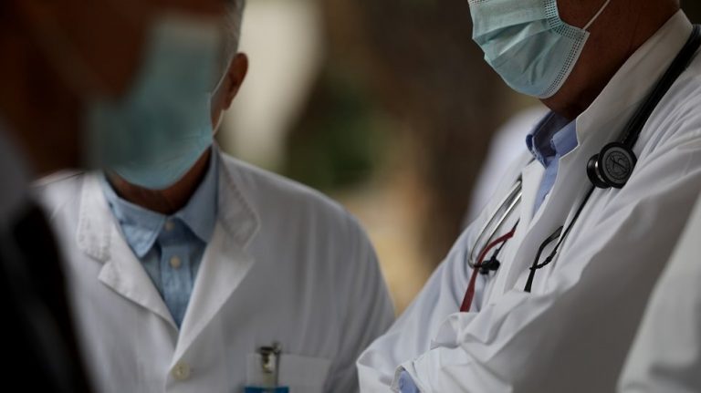 Ιατρικός Σύλλογος Αθήνας: Άμεση έκκληση σε ιδιώτες αναισθησιολόγους να συνδράμουν το ΕΣΥ