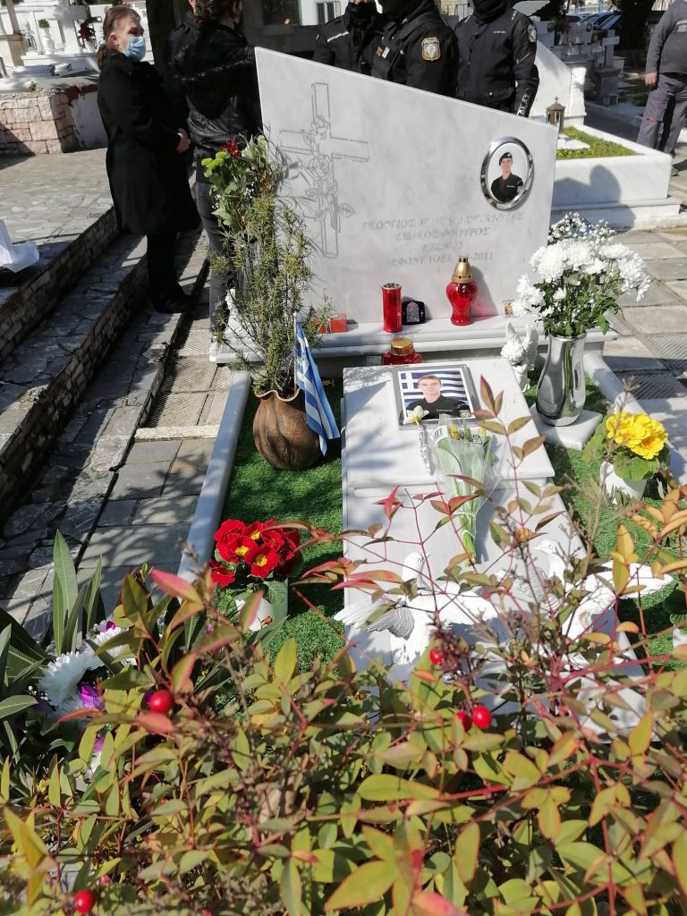 Τρίκαλα: “Ράγισαν οι πέτρες” στο μνημόσυνο για τον αδικοχαμένο 22χρονο αστυνομικό Γ. Σκυλογιάννη