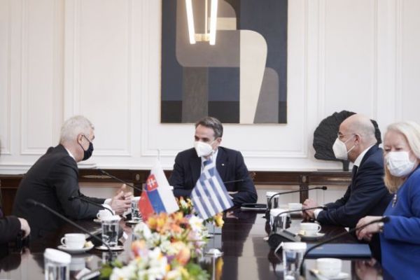 Την ενίσχυση της συνεργασίας Ελλάδας – Σλοβακίας συζήτησαν Κυριάκος Μητσοτάκης και Ιβάν Κόρτσοκ