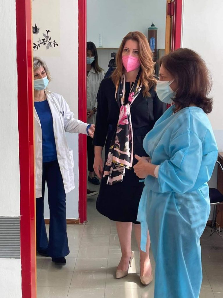 Το Κέντρο Υγείας Φαρκαδόνας επισκέφθηκε η Βουλευτής Τρικάλων Κατερίνα Παπακώστα