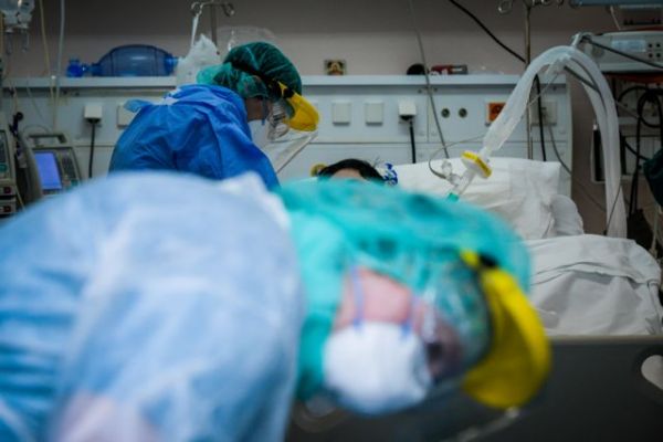 Καπραβέλος: «Απελπιστική» η κατάσταση στα νοσοκομεία – Να συζητάμε τι θα κλείσει όχι τι θα ανοίξει