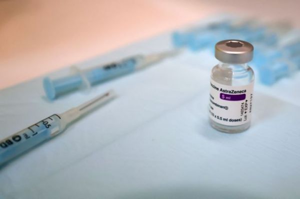 Εμβόλιο: Ανοιξε η πλατφόρμα για τους 30-39 με Astrazenca – Εστάλησαν τα πρώτα ενημερωτικά μηνύματα