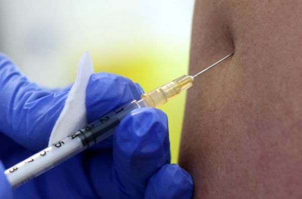 Θ. Βασιλακόπουλος: Εξαιρετικά σπάνιες οι θρομβώσεις λόγω εμβολίων – Τι είπε για τις εγκύους