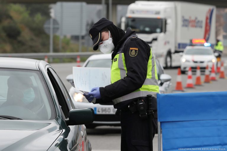 Κορονοϊός: Επτά συλλήψεις και 172 παραβάσεις την Κυριακή στους ελέγχους για τα μέτρα