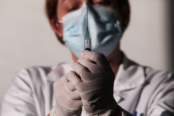Ν. Θωμαΐδης: “Τι θα πρέπει να προσέξουν όσοι εμβολιάστηκαν τον Ιανουάριο – Πότε πέφτουν τα κρούσματα”