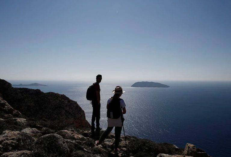 Πλησίασε τα 4 εκατ. εμβολιασμούς η Ελλάδα – «Γαλάζια Ελευθερία» για τουρίστες και ‘Ελληνες που θα ταξιδεύουν στα νησιά