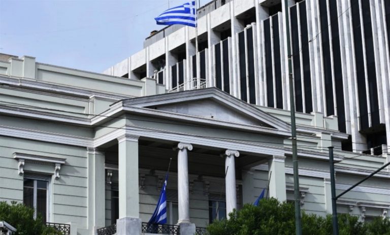 Τον αποτροπιασμό της για την αιματηρή επίθεση σε σχολείο της Ρωσίας εκφράζει το ελληνικό ΥΠΕΞ