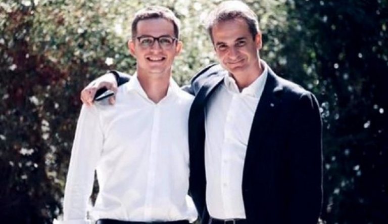 Τα χρόνια πολλά του πρωθυπουργού στον γιο του Κωνσταντίνο με μια φωτογραφία με τον Πίνατ (pic)