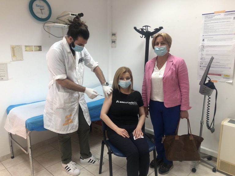 Δ. Αυγερινοπούλου: “Εμβολιαζόμαστε και κάνουμε ένα σημαντικό βήμα προς την ελευθερία”