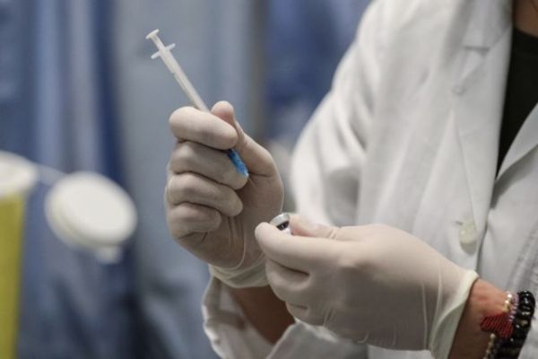 Καθηγητής Αιματολογίας: Δεν υπάρχει ευθύγραμμη σχέση εμβολίου – θανάτων
