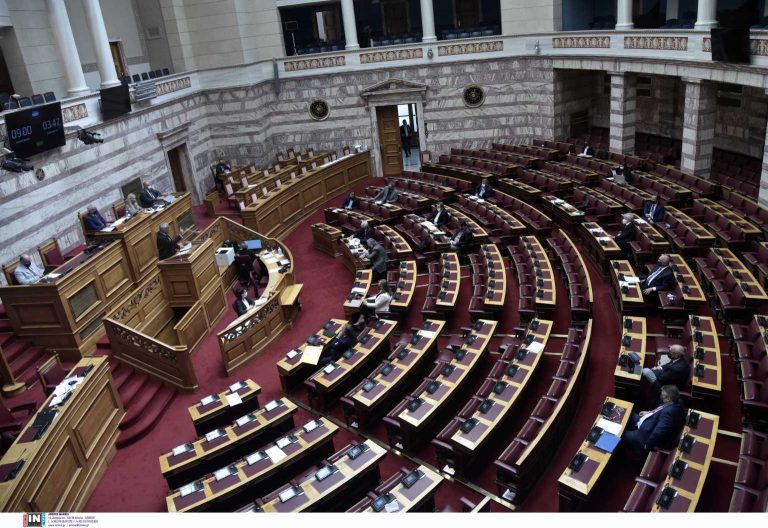 Βουλή: “Διαξιφισμοί” για την ψήφο των ομογενών μεταξύ Ν.Δ. & ΣΥΡΙΖΑ