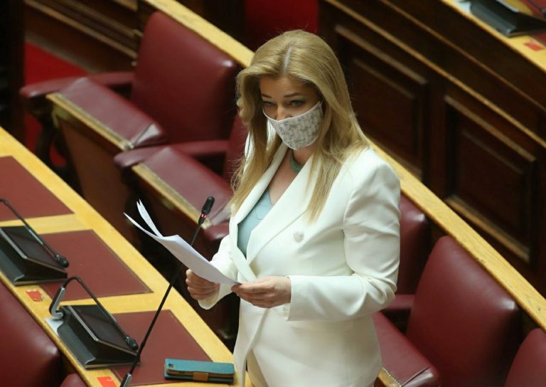 Στη Βουλή «έφερε» η Δ. Αυγερινοπούλου το θέμα της αποκατάστασης της δημοτικής οδού Νεράιδας – Λαντζοίου