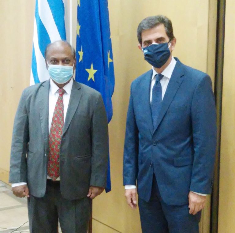 Συνάντηση του Κωνσταντίνου Γκιουλέκα με τον Πρέσβη της Ινδίας Amrit Lugun στην Αθήνα