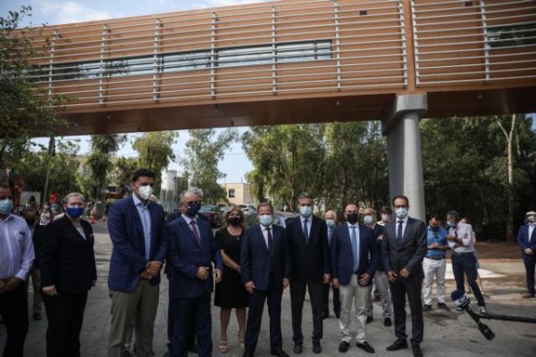 Παρουσία υπουργών εγκαινιάσθηκε από τον Κ. Τασούλα η σύγχρονη πεζογέφυρα, δωρεά της Βουλής, στο νοσοκομείο «Η Σωτηρία» (pics)