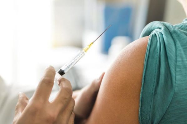 M,Θεμιστοκλέους: “Αυθημερόν ραντεβού για εμβολιασμό από την Τρίτη” – Ανοίγει η πλατφόρμα για κατ’ οίκον εμβόλιο