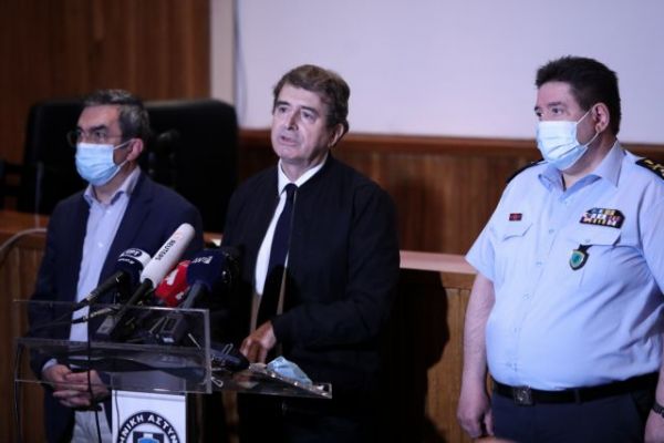 M.Χρυσοχοΐδης – Ζάκυνθος: “Δεν θα γίνει ο Λαγανάς κέντρο πανδημίας” – 120 αστυνομικοί στο νησί