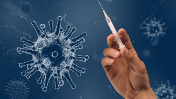 «Τι θα μου συμβεί με το εμβόλιο 4 χρόνια μετά;» – O Θ. Βασιλακόπουλος εξηγεί
