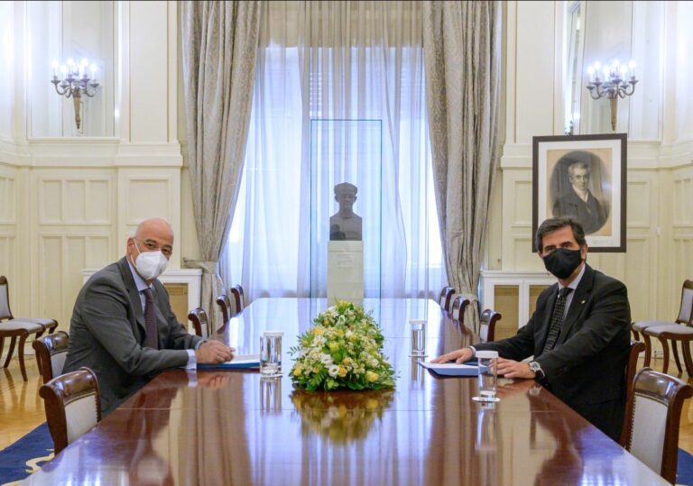 Συνάντηση με τον Υπουργό Εξωτερικών Νίκο Δένδια είχε ο Κωνσταντίνος Γκιουλέκας