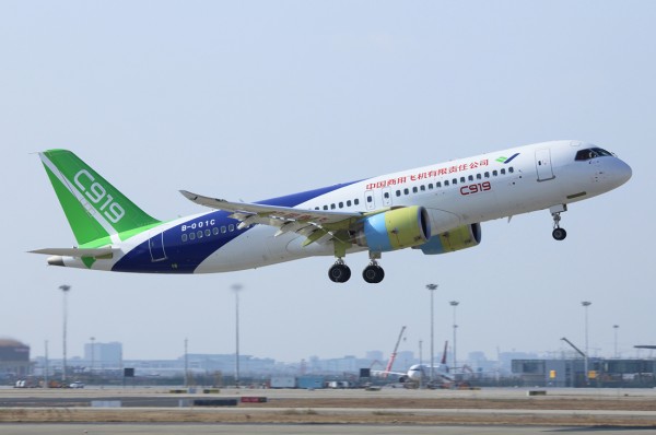 Κινεζικό επιβατικό αεροπλάνο θα ανταγωνιστεί Airbus και Boeing