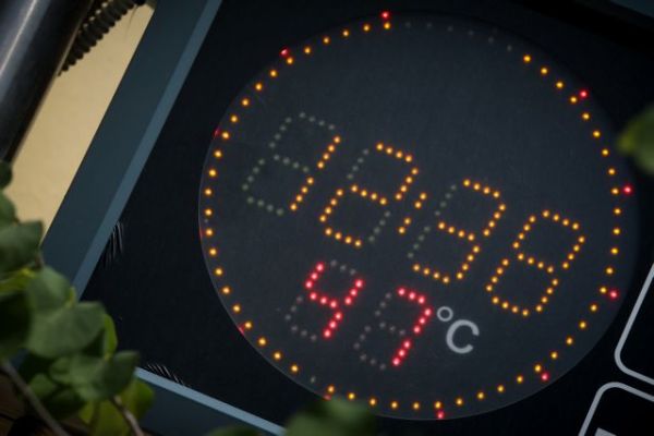 Καύσωνας –  Πιθανό το θερμόμετρο να δείξει και 47 βαθμούς Κελσίου – Σύσκεψη για το ηλεκτρικό σύστημα