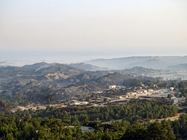Ρόδος: Δεν υπάρχει ενεργό μέτωπο – Πόσα στρέμματα κάηκαν μετά την καταστροφική πυρκαγιά