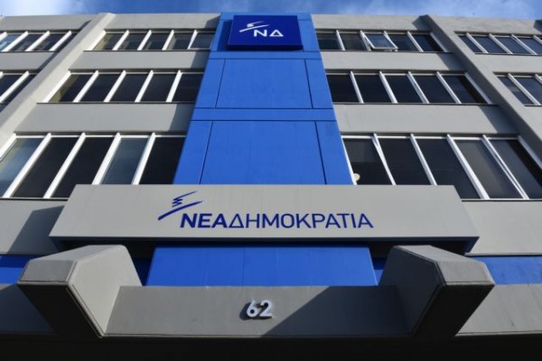 ΝΔ: «Ο ΣΥΡΙΖΑ κλείνει το μάτι στους αντιεμβολιαστές»