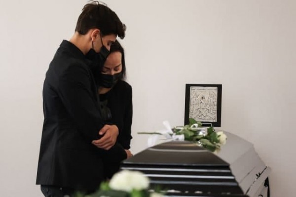 Άκης Τσοχατζόπουλος – Συγγενείς και φίλοι είπαν στο τελευταίο «αντίο» στην κηδεία του