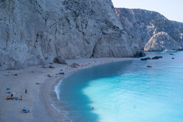 Σε δύο τομείς «ψάχνει» το δυνατό φίνις ο ελληνικός τουρισμός