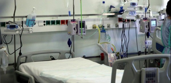 Κρήτη – Χαμός σε νοσοκομείο – Μητέρα εμπόδιζε τους γιατρούς να βοηθήσουν το παιδί της