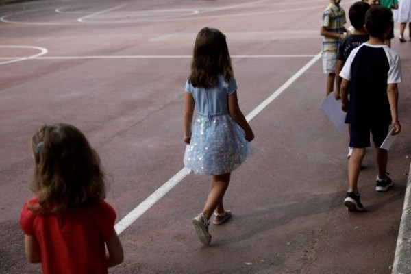 Κορονοϊός – Ένταση σε σχολείο με γονείς αρνητές – Πήγαν το παιδί τους χωρίς self test, απειλούσαν και συνελήφθησαν