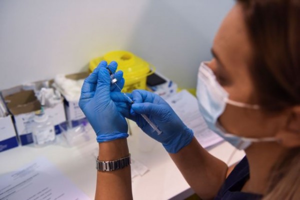 M. Θεμιστοκλέους για «μαϊμού εμβολιασμούς» – Πρωτοβουλία για αυστηροποίηση του νομοθετικού πλαισίου τις επόμενες μέρες
