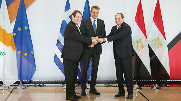 Γενί Σαφάκ: Η «κακή τριάδα» υπέγραψε προκλητική συμφωνία στην Αθήνα